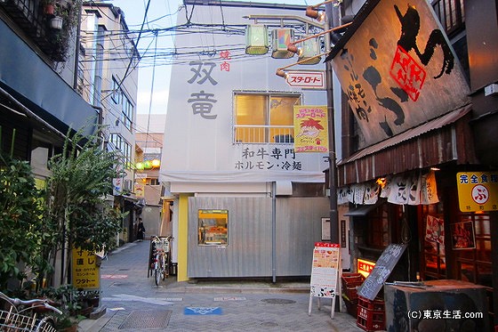 飲食店が多く集まる