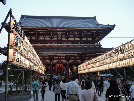 浅草寺への入り口