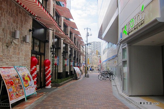 京成船橋駅の裏側