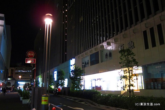 節電中の阪急百貨店