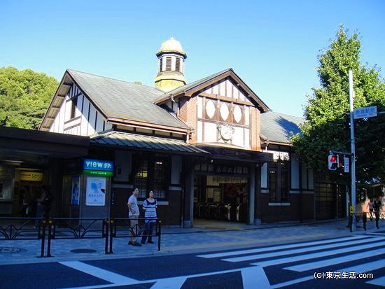 モダンな原宿駅駅舎