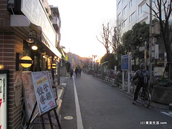 初台の遊歩道