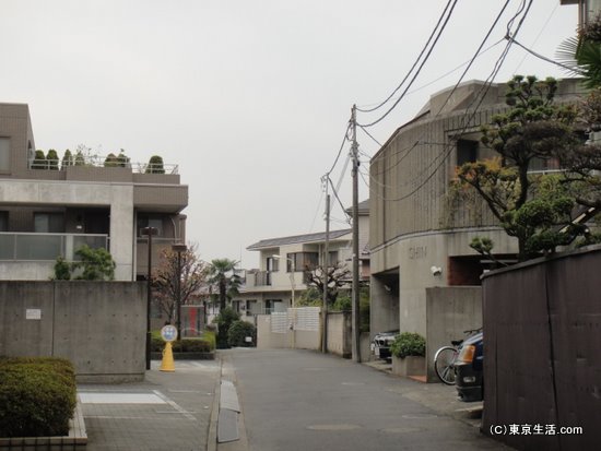 高級そうな初台の住宅街