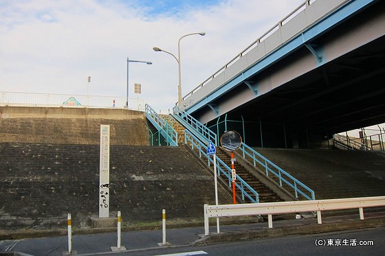 荒川の大きな堤防