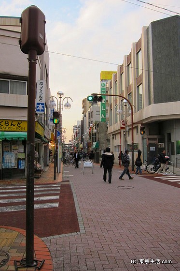 タイル敷きの平井商店街