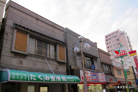 商店街の古い建物