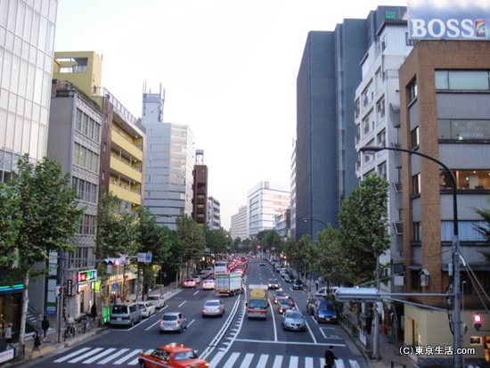 広尾の中心を走っている外苑西通り