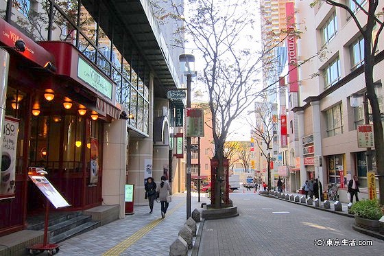 市川の商店街