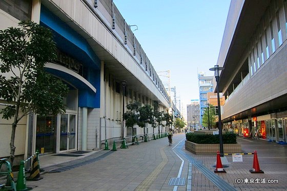 市川駅の裏側