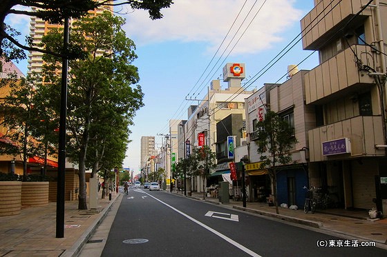 市川の商店街