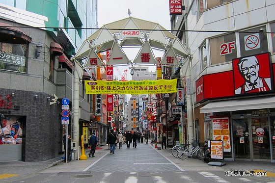 池袋駅西口の歓楽街