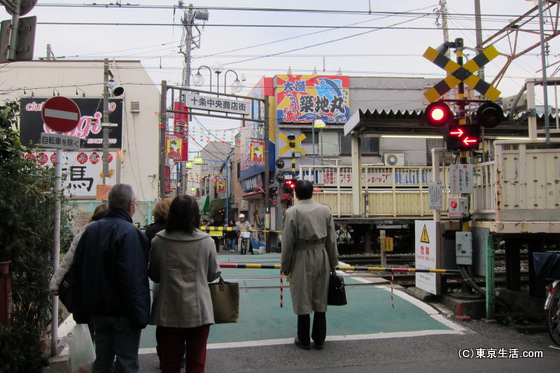 十条の東側へと渡ります