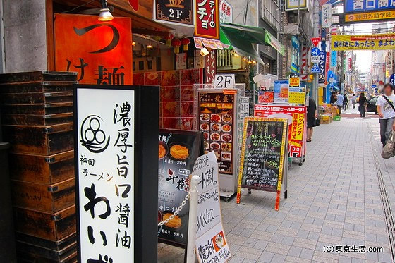 飲食店が多い神田駅西口商店街