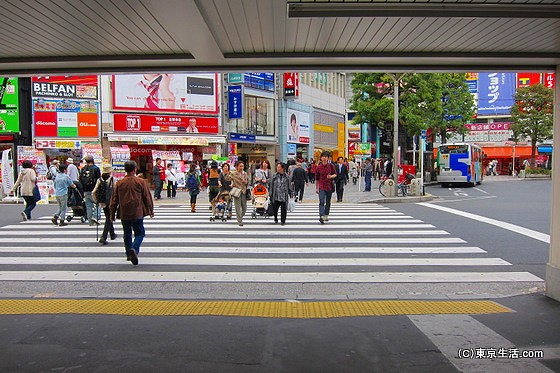 吉祥寺駅を出る