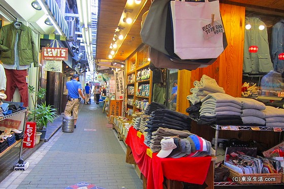 ハーモニカ横丁の洋服屋