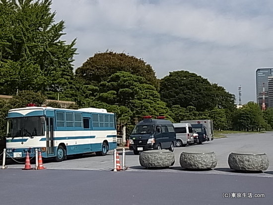 皇居警備の警察車両