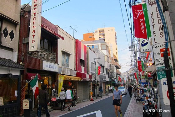 東京女子大へと続く商店街