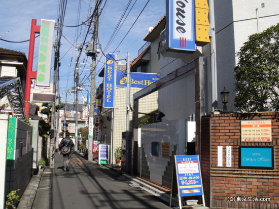 住宅地とラブホテル街