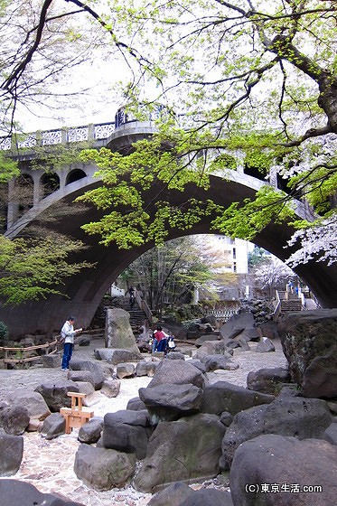 音無親水公園のアーチ橋