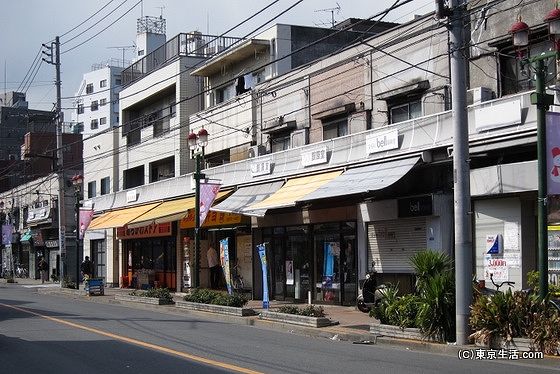 アサヒ通り商店街の街並み