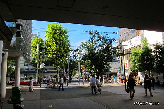 成城の駅前