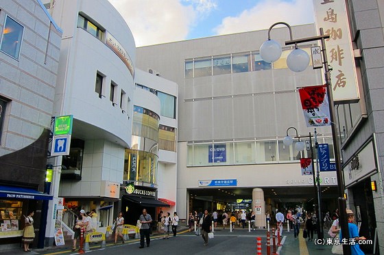 成城の駅前