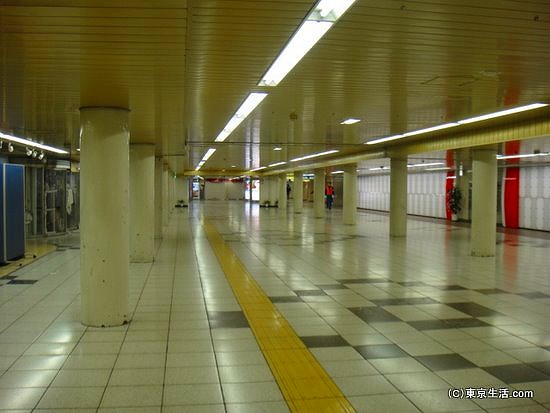 新宿駅の地下通路