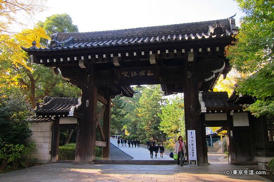 総持寺の三松関