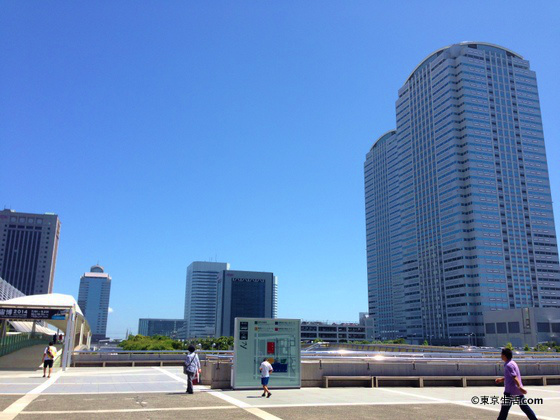 海浜幕張の駅前