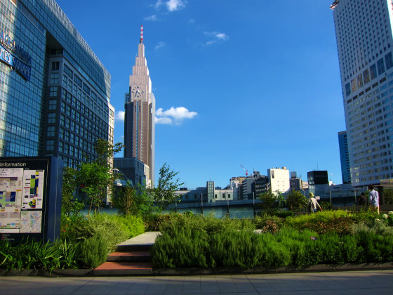 新宿駅南口の待合せエリア