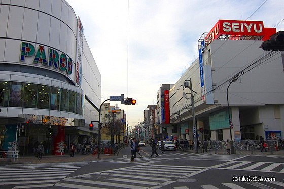 調布パルコ前のスクランブル交差点