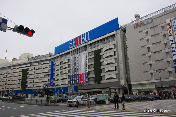 池袋駅と百貨店